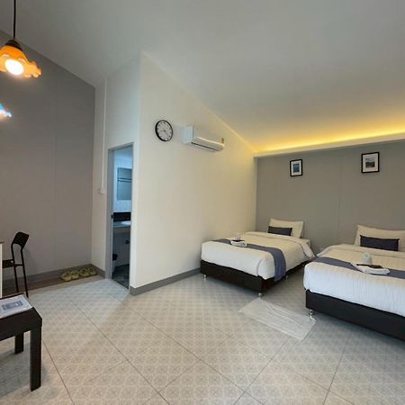 Napa Hostel Samrong Station Samut Prakan Bagian luar foto