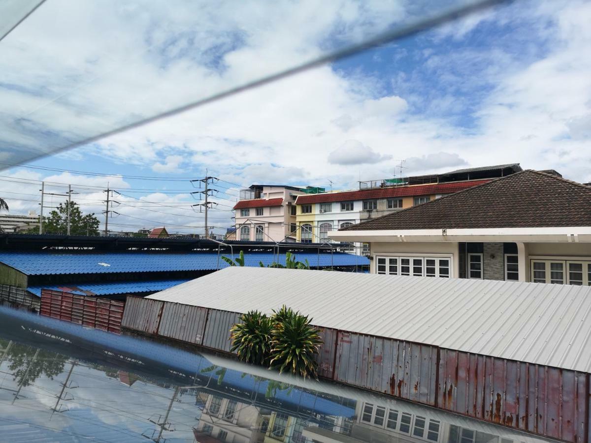 Napa Hostel Samrong Station Samut Prakan Bagian luar foto
