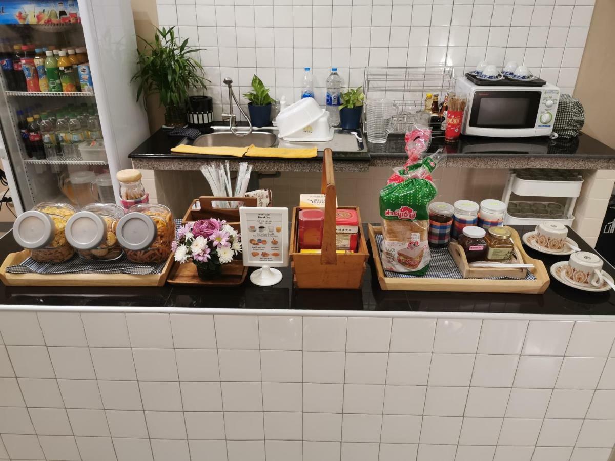 Napa Hostel Samrong Station Samut Prakan Bagian luar foto